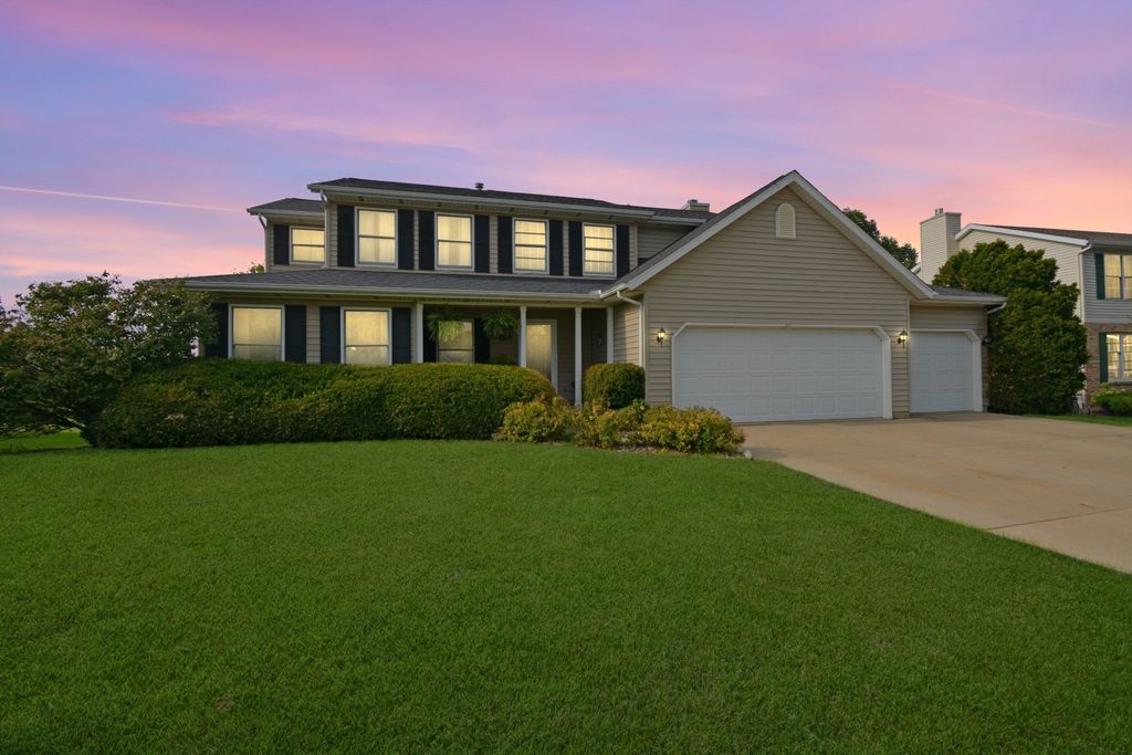 Photo for 1418 Ironwood Cc Drive, Normal, IL 61761 (MLS # 12434840)