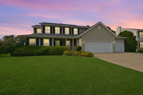Photo of 1418 Ironwood Cc Drive, Normal, IL 61761 (MLS # 12434840) Photo of 1418 Ironwood Cc Drive, Normal, IL 61761 (MLS # 12434840)