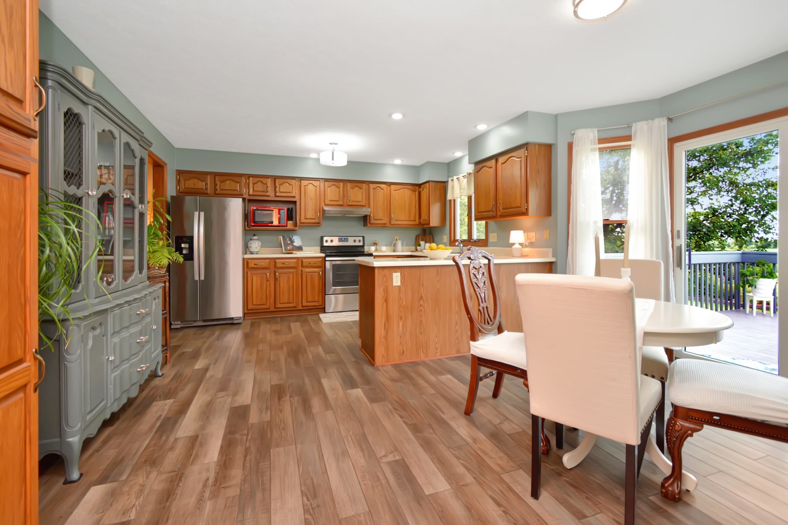 Normal, Illinois 61761, United States, 4 Bedrooms Bedrooms, ,3 BathroomsBathrooms,Residential,Active,186121