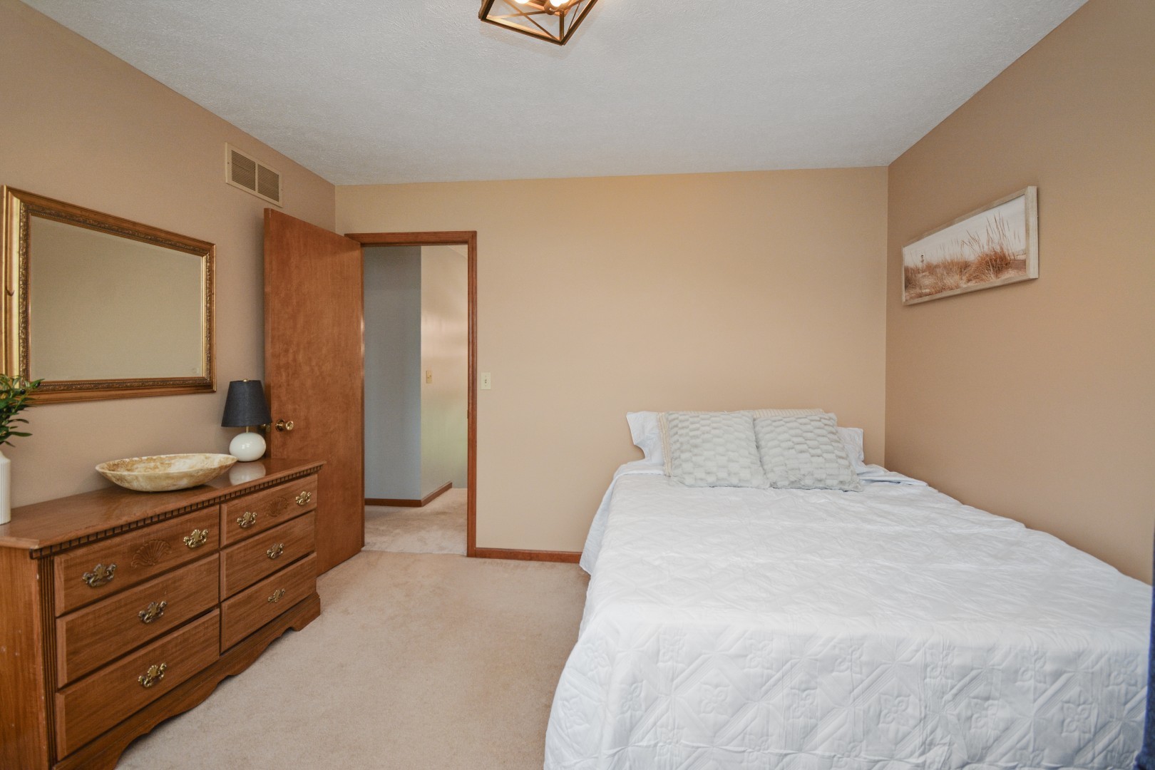 Normal, Illinois 61761, United States, 4 Bedrooms Bedrooms, ,3 BathroomsBathrooms,Residential,Active,186121