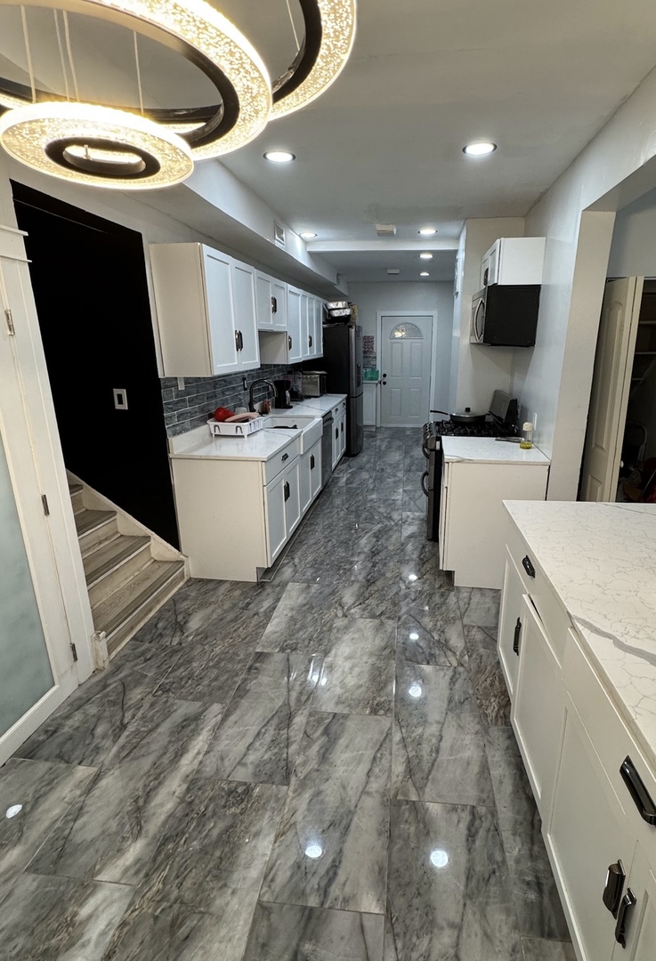 Properties 4 13910 Lincoln Avenue