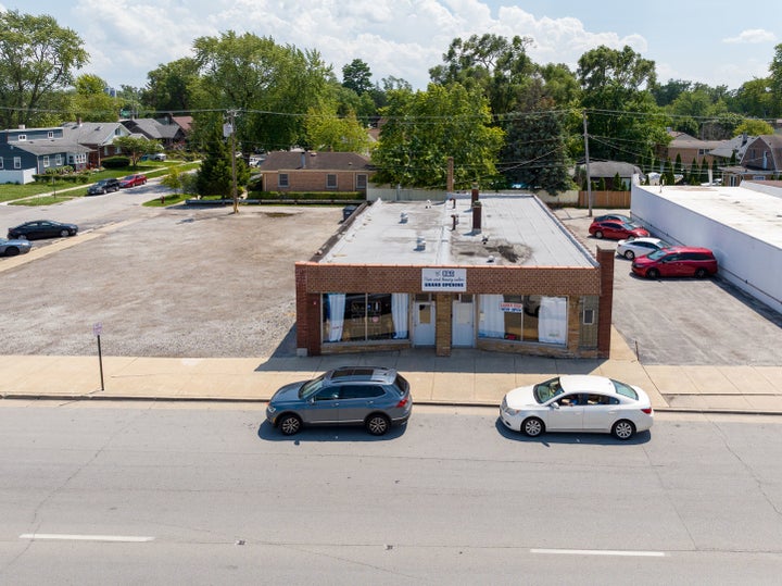 Photo 1 of 37 — 4039 147th Street, Midlothian, IL 60445