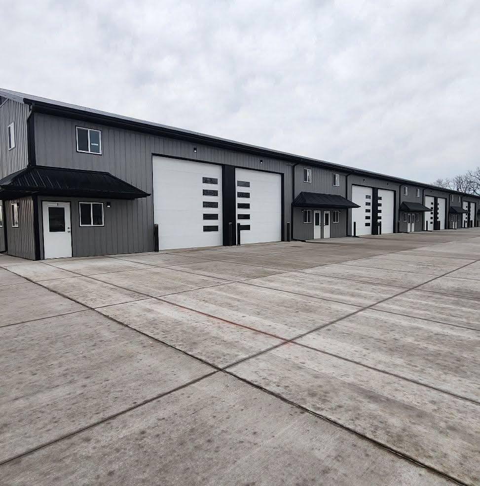 Photo 1 of 6 — 2211 Grandview Avenue 7, Muscatine, IA 52761