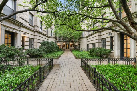 Photo of 2730 N Pine Grove Avenue #1N, Chicago, IL 60614 (MLS # 12628669)