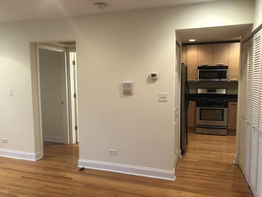 1711 W Jarvis Avenue 304