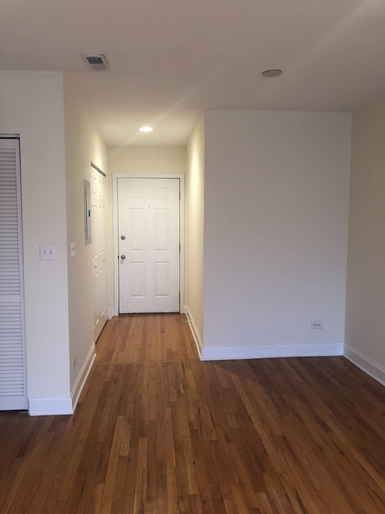 1711 W Jarvis Avenue 304