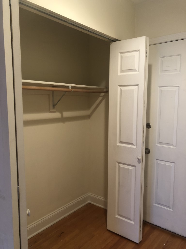 1711 W Jarvis Avenue 304