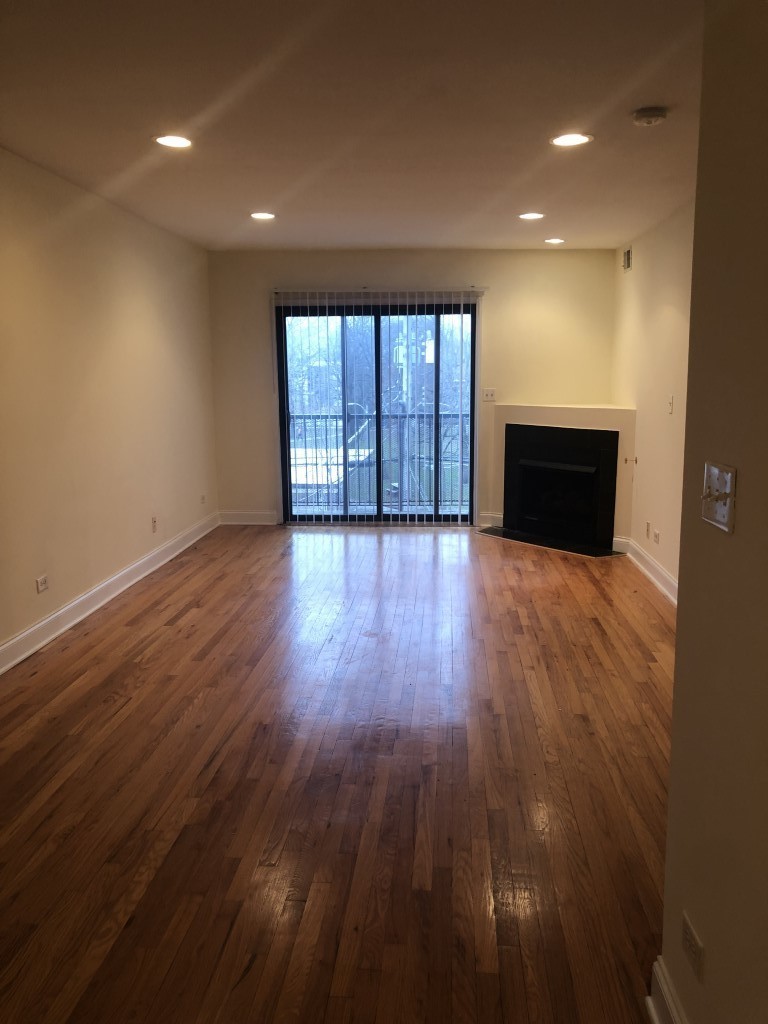 1711 W Jarvis Avenue 304