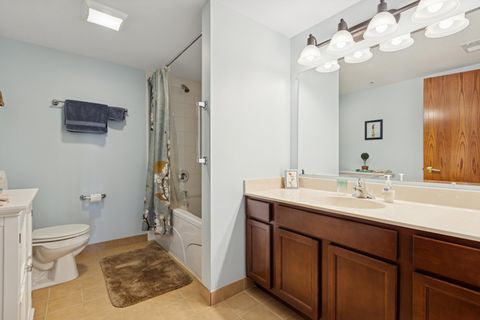 Tiny photo for 175 W BRUSH HILL Drive #404, Elmhurst, IL 60126 (MLS # 12505469)