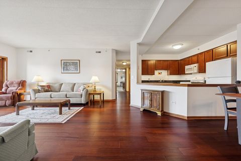 Tiny photo for 175 W BRUSH HILL Drive #404, Elmhurst, IL 60126 (MLS # 12505469)