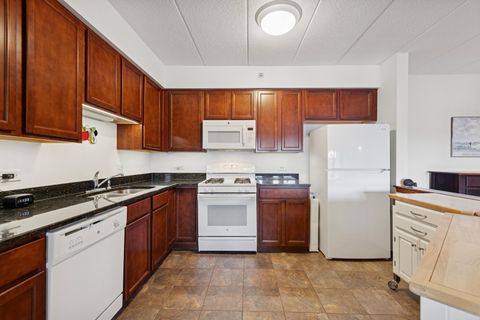 Tiny photo for 175 W BRUSH HILL Drive #404, Elmhurst, IL 60126 (MLS # 12505469)