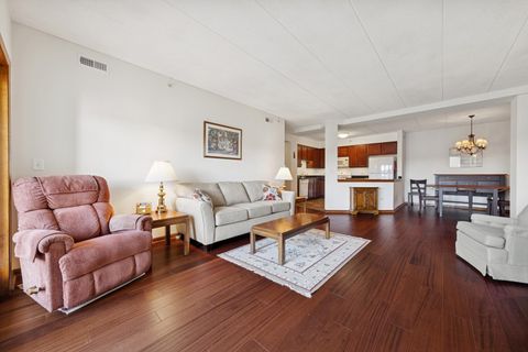 Tiny photo for 175 W BRUSH HILL Drive #404, Elmhurst, IL 60126 (MLS # 12505469)