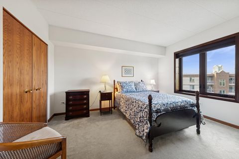 Tiny photo for 175 W BRUSH HILL Drive #404, Elmhurst, IL 60126 (MLS # 12505469)