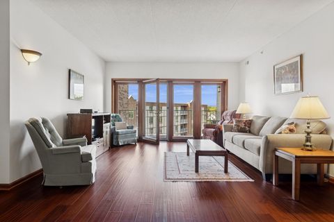 Tiny photo for 175 W BRUSH HILL Drive #404, Elmhurst, IL 60126 (MLS # 12505469)