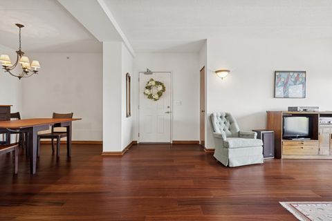 Tiny photo for 175 W BRUSH HILL Drive #404, Elmhurst, IL 60126 (MLS # 12505469)