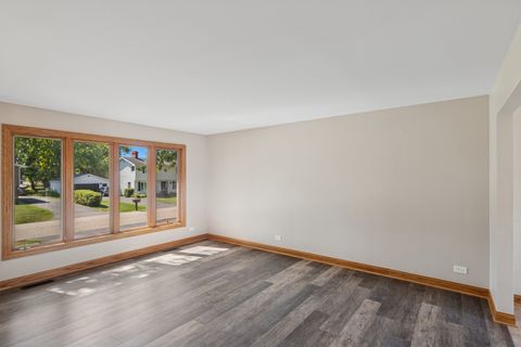 Tiny photo for 1900 Burr Oak Lane, Lindenhurst, IL 60046 (MLS # 12471763)