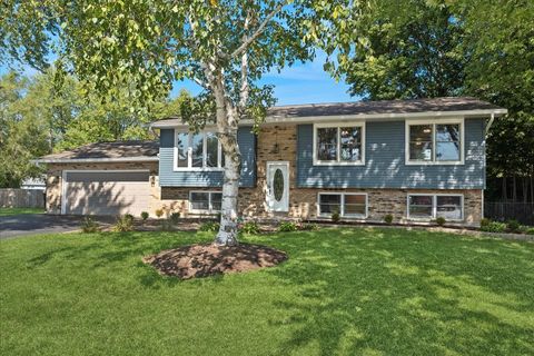 Photo of 1900 Burr Oak Lane, Lindenhurst, IL 60046 (MLS # 12471763)