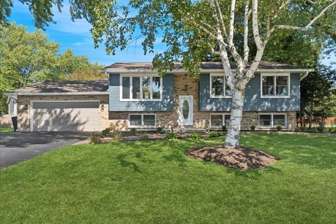 Tiny photo for 1900 Burr Oak Lane, Lindenhurst, IL 60046 (MLS # 12471763)