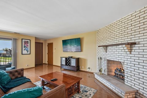 Tiny photo for 16518 Crescent Avenue #2N, Tinley Park, IL 60477 (MLS # 12652800)