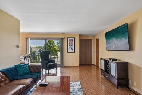 Tiny photo for 16518 Crescent Avenue #2N, Tinley Park, IL 60477 (MLS # 12652800)