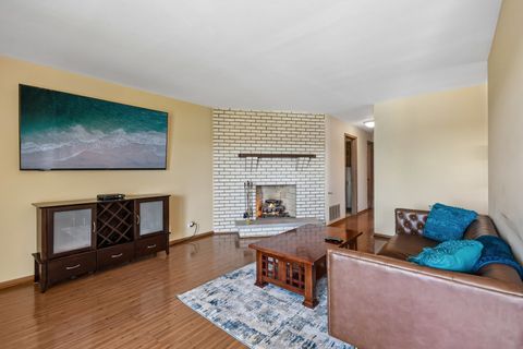Tiny photo for 16518 Crescent Avenue #2N, Tinley Park, IL 60477 (MLS # 12652800)