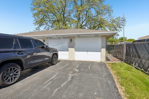 Tiny photo for 16518 Crescent Avenue #2N, Tinley Park, IL 60477 (MLS # 12652800)