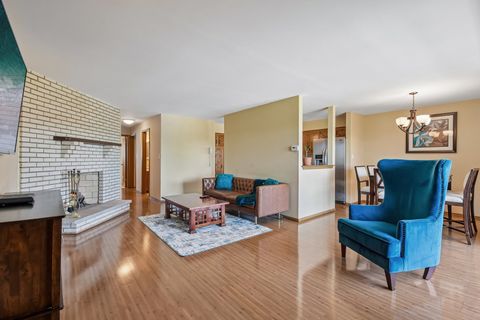 Tiny photo for 16518 Crescent Avenue #2N, Tinley Park, IL 60477 (MLS # 12652800)