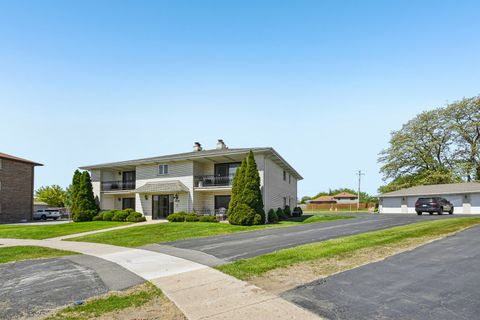 Tiny photo for 16518 Crescent Avenue #2N, Tinley Park, IL 60477 (MLS # 12652800)