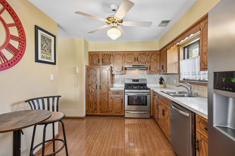 Tiny photo for 16518 Crescent Avenue #2N, Tinley Park, IL 60477 (MLS # 12652800)