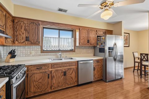 Tiny photo for 16518 Crescent Avenue #2N, Tinley Park, IL 60477 (MLS # 12652800)