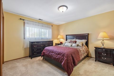 Tiny photo for 16518 Crescent Avenue #2N, Tinley Park, IL 60477 (MLS # 12652800)