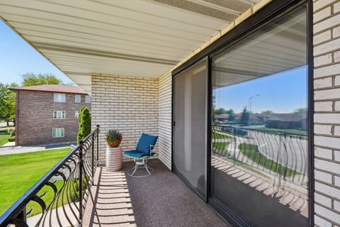 Tiny photo for 16518 Crescent Avenue #2N, Tinley Park, IL 60477 (MLS # 12652800)