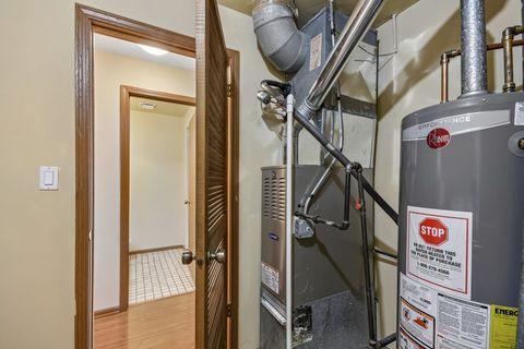 Tiny photo for 16518 Crescent Avenue #2N, Tinley Park, IL 60477 (MLS # 12652800)