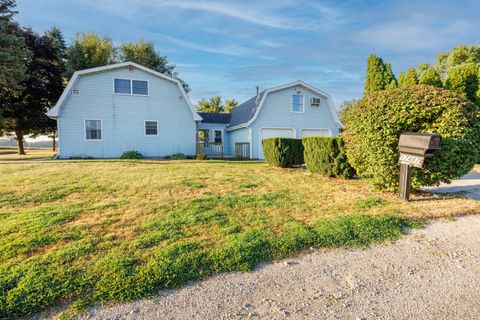 Photo of 17487 Walden Road, Hudson, IL 61748 (MLS # 12475505) Photo of 17487 Walden Road, Hudson, IL 61748 (MLS # 12475505)