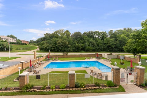 Tiny photo for 1104 Kimberly Road #504, Bettendorf, IA 52722 (MLS # 12722005)
