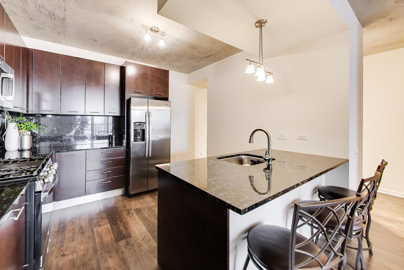 659 W RANDOLPH Avenue 1716