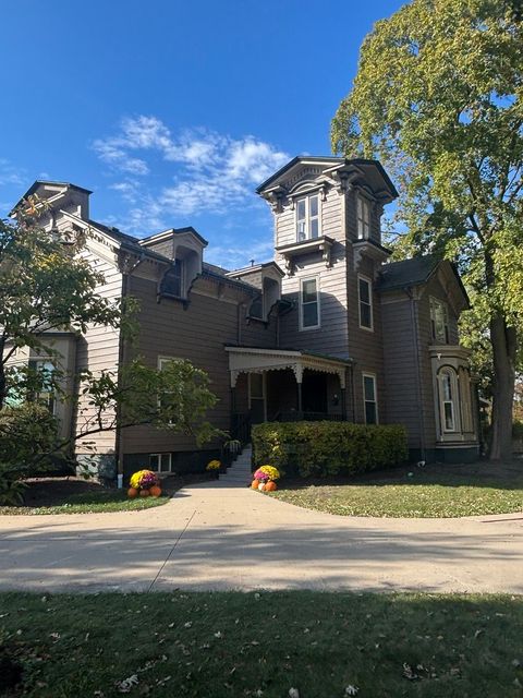 40 Mischa Court 100 Lake Zurich IL 60047