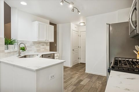 Tiny photo for 674 Pointe Drive, Crystal Lake, IL 60014 (MLS # 12394110)