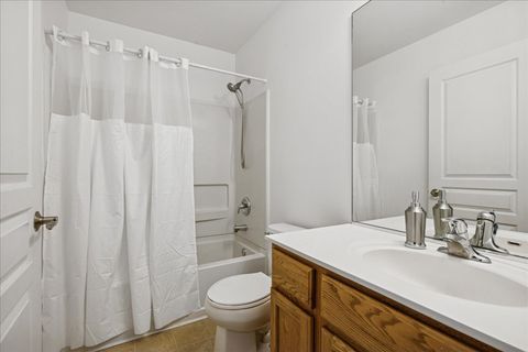 Tiny photo for 674 Pointe Drive, Crystal Lake, IL 60014 (MLS # 12394110)