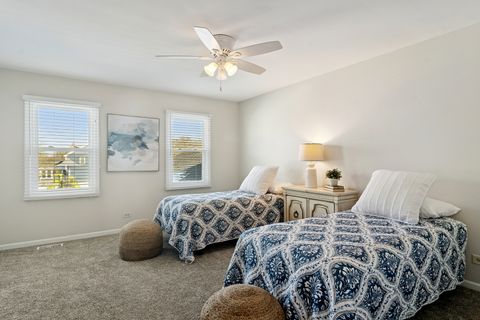 Tiny photo for 4210 N Walnut Avenue, Arlington Heights, IL 60004 (MLS # 12545980)