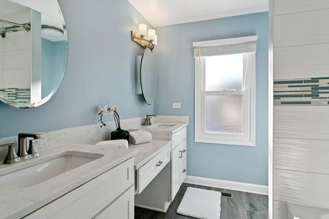 Tiny photo for 4210 N Walnut Avenue, Arlington Heights, IL 60004 (MLS # 12545980)