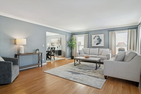 Tiny photo for 4210 N Walnut Avenue, Arlington Heights, IL 60004 (MLS # 12545980)