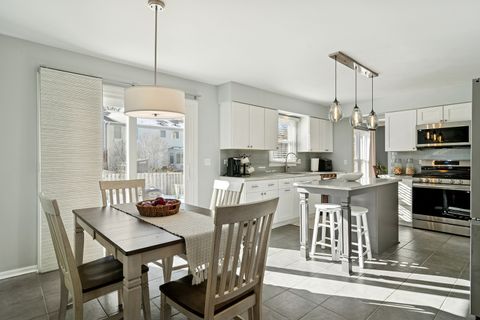 Tiny photo for 4210 N Walnut Avenue, Arlington Heights, IL 60004 (MLS # 12545980)