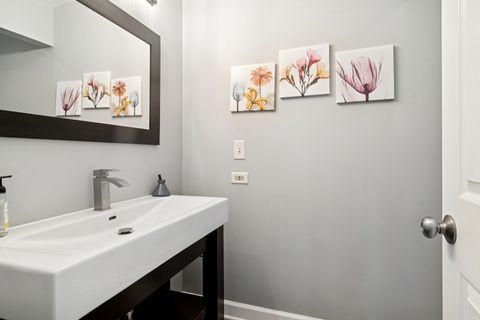 Tiny photo for 4210 N Walnut Avenue, Arlington Heights, IL 60004 (MLS # 12545980)