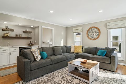 Tiny photo for 4210 N Walnut Avenue, Arlington Heights, IL 60004 (MLS # 12545980)