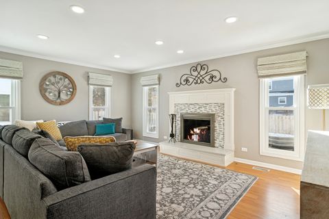 Tiny photo for 4210 N Walnut Avenue, Arlington Heights, IL 60004 (MLS # 12545980)