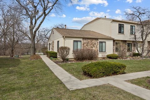Photo of 1634 Vermont Drive, Elk Grove Village, IL 60007 (MLS # 12630871)