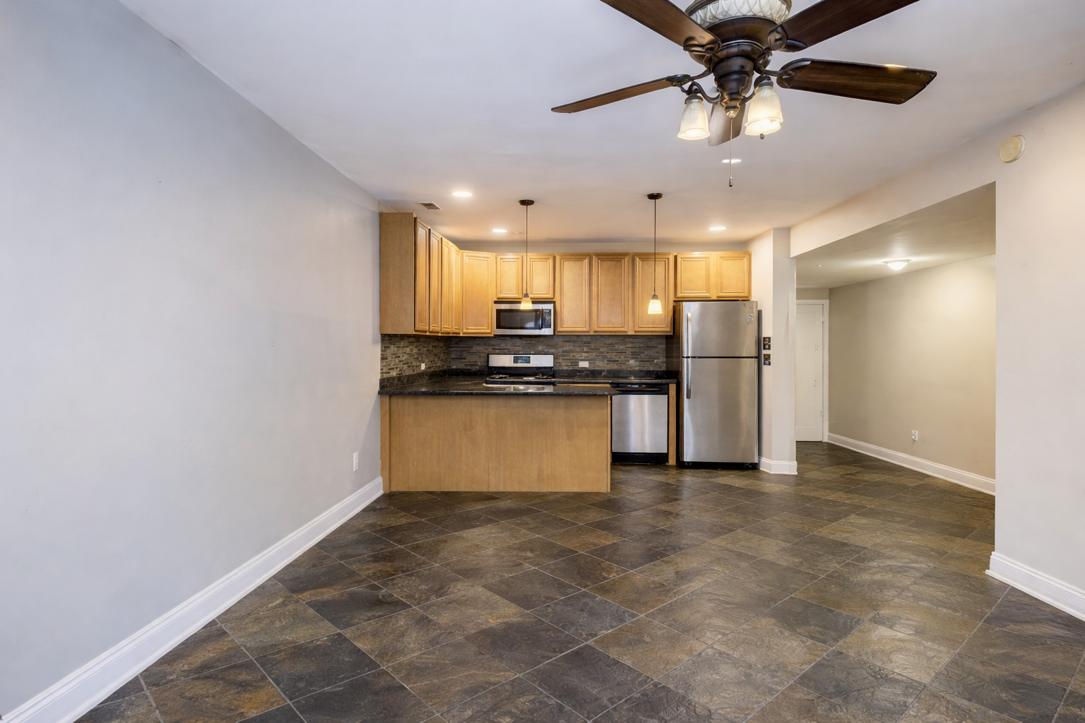 4207 S Indiana Avenue G