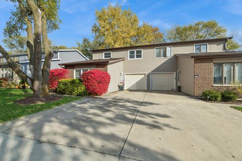 Photo of 323 Morningside Drive #B, Bloomingdale, IL 60108 (MLS # 12525309)