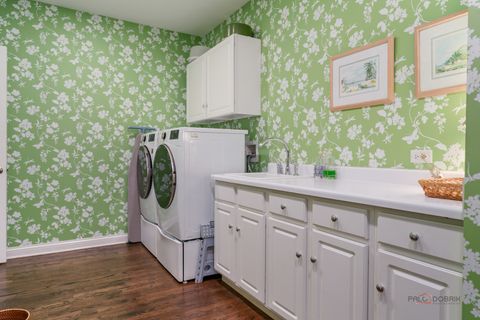 Tiny photo for 60 S Canterbury Court, Lake Forest, IL 60045 (MLS # 12584064)